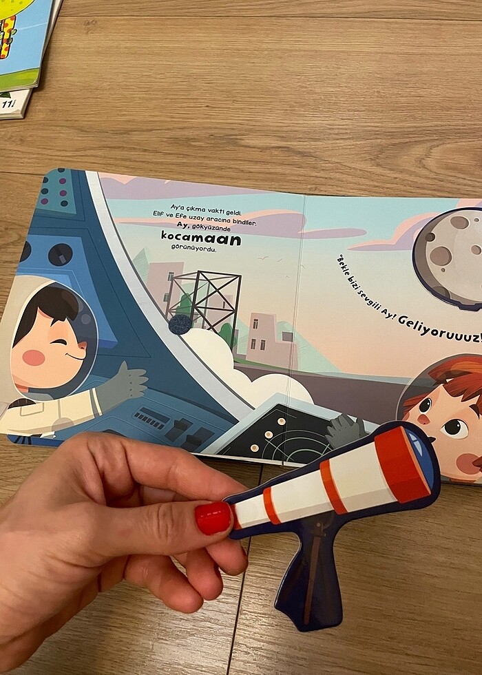 Merhaba Uzay Cırtlı Kitap - Görsel 4
