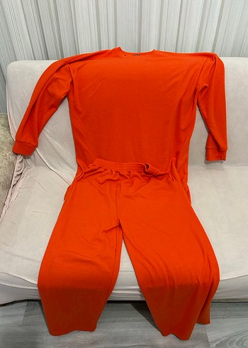52 Beden turuncu Renk Hıç kullanılmış Turuncu 3XL beden büyük İadesi Yoktur.
