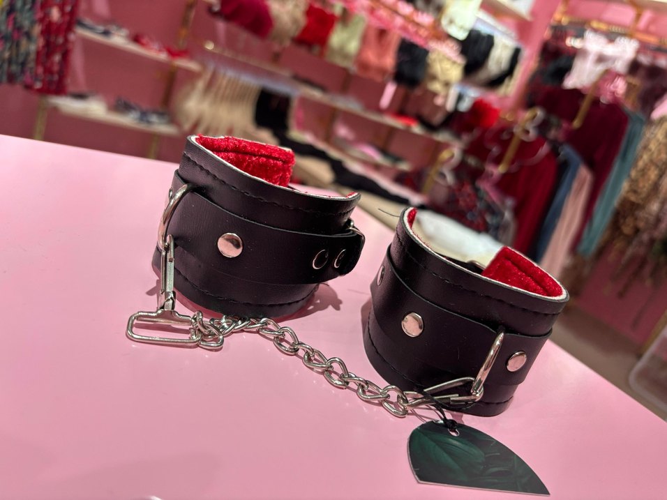 Kırmızı Zincir Detaylı Gotik Kadın El Zinciri - Görsel 4