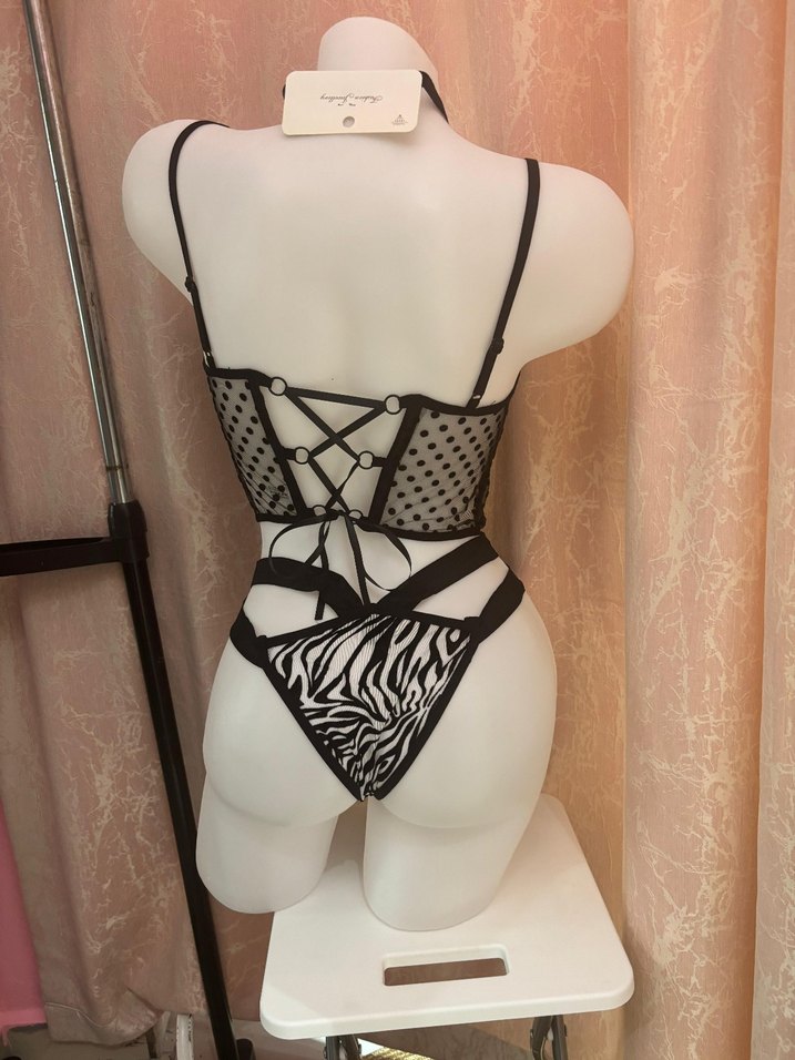 Siyah Puantiyeli Kısa Büstiyer - Görsel 5