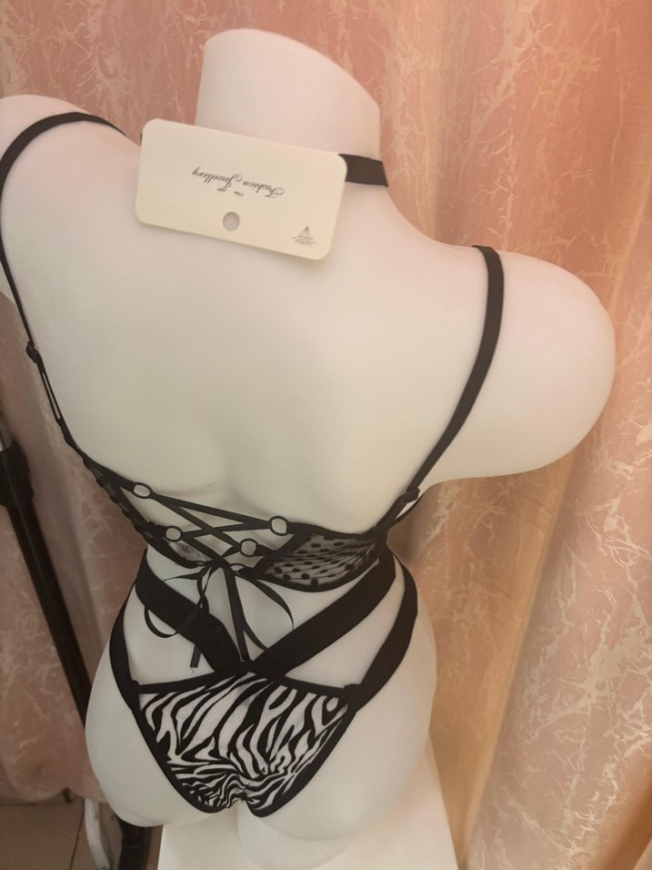 Siyah Puantiyeli Kısa Büstiyer - Görsel 3