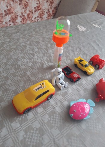 Renkli Oyuncak Araba ve Figür Seti - Görsel 3