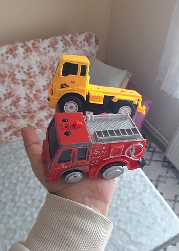 Oyuncak Kamyon ve İtfaiye Aracı - Görsel 4