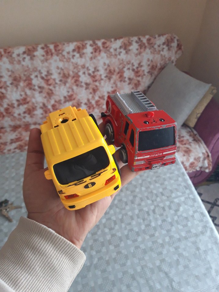Oyuncak Kamyon ve İtfaiye Aracı - Görsel 3
