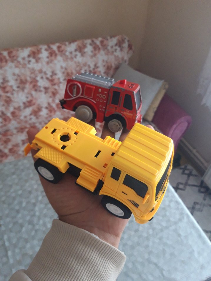 Oyuncak Kamyon ve İtfaiye Aracı - Görsel 2