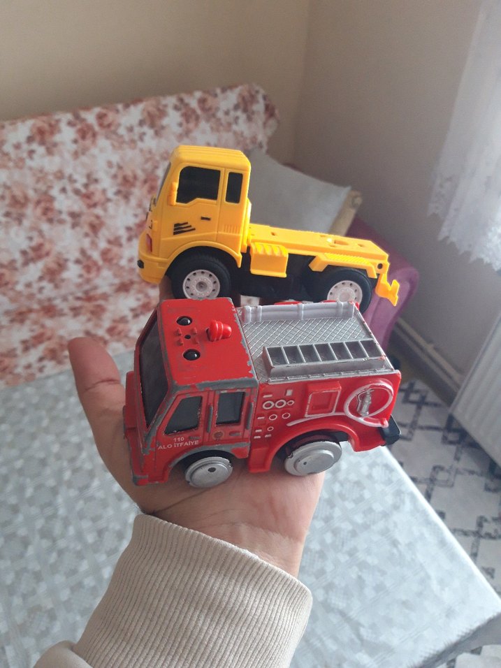 Oyuncak Kamyon ve İtfaiye Aracı - Görsel 4