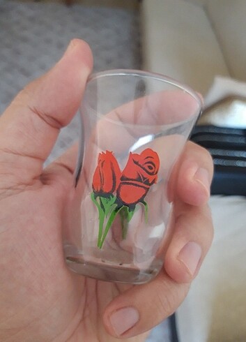 Milk Makeup Çay bardağı gül desenli