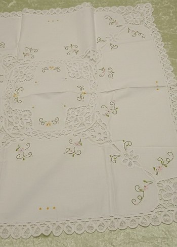 Nakışlı Beyaz Masa Örtüsü Seti - Görsel 2