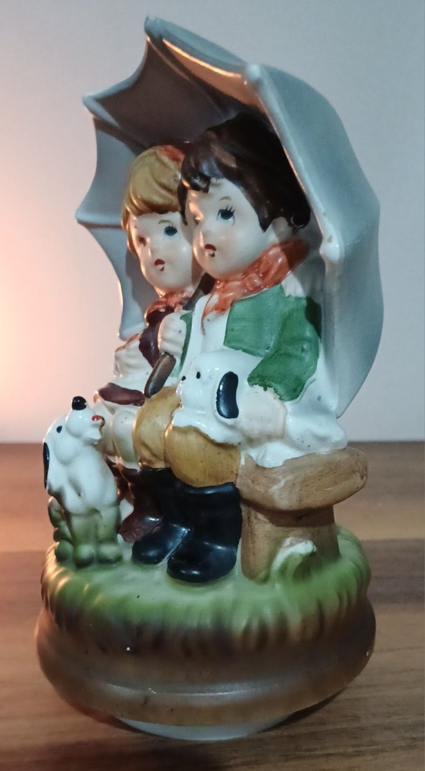 LATERNALI Çocuklar ve Köpekler Figürin - Görsel 2