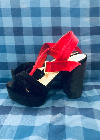 Kırmızı Tokalı Platform Topuklu Kadın Ayakkabı - Görsel 3