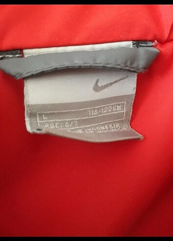 7 Yaş Beden Nike mont 