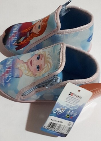 25 Beden çeşitli Renk FROZEN SISTERS GIGI Kız çocuk panduf. Orjinal Hiç Kullanılmamı