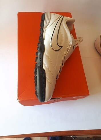 37 Beden beyaz Renk Orjinal Nike Tiempo Natural II TF halısaha ayakkabısı. Hiç kulla