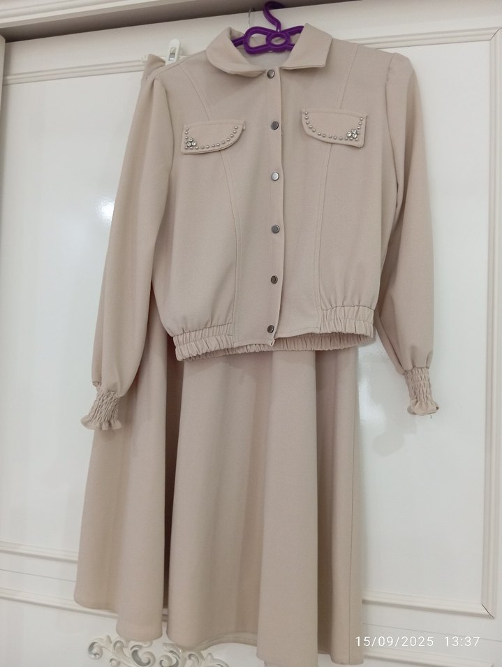 Bej Uzun Kollu Düğmeli Kadın Takım - Görsel 2