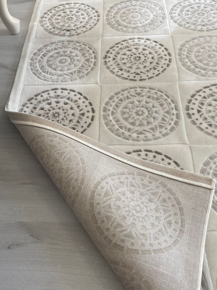 Gri desenli beyaz soyut halı - Görsel 5