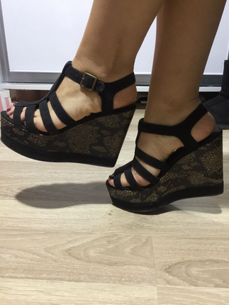 H&M Yılan derisi dolgu topuk