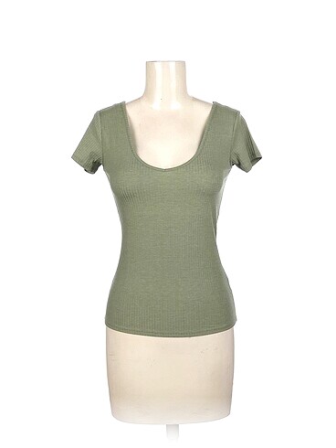 PreLoved T-shirt %70 İndirimli.