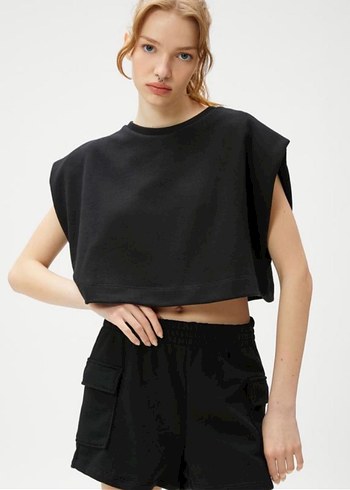 Oysho model crop spor tshirt