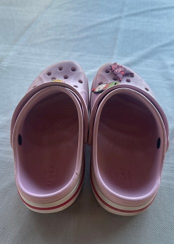 34 Beden pembe Renk Kız Çocuk crocs süsleri ile gönderilecek temizdir