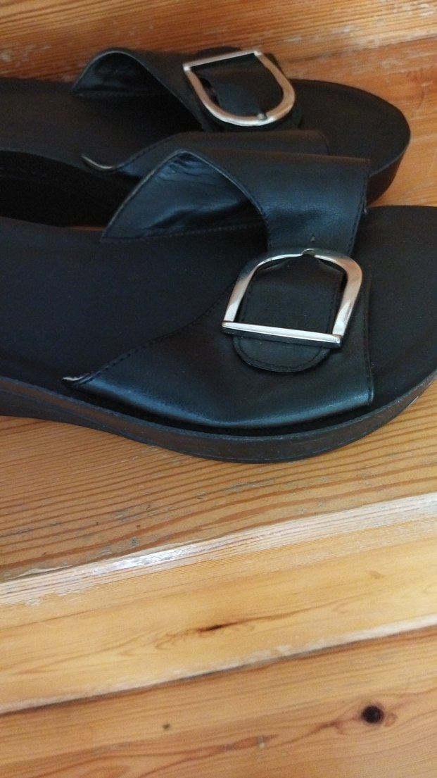 Kadın Siyah Tokalı Dolgu Topuk Terlik - Görsel 2