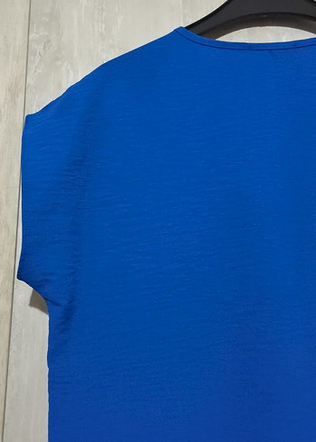 Mavi V Yaka Kısa Kollu Salaş Bluz - Görsel 4