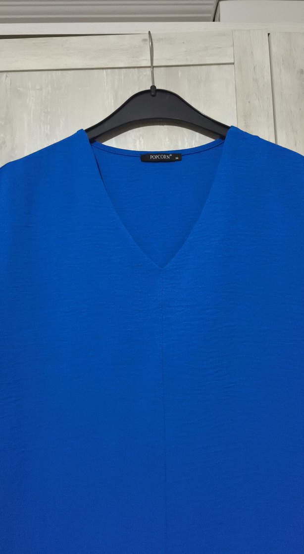 Mavi V Yaka Kısa Kollu Salaş Bluz - Görsel 2