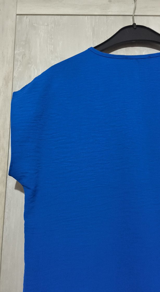 Mavi V Yaka Kısa Kollu Salaş Bluz - Görsel 4