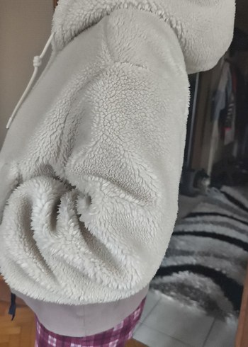 Beyaz Peluş Kapüşonlu Kadın Mont - Görsel 9