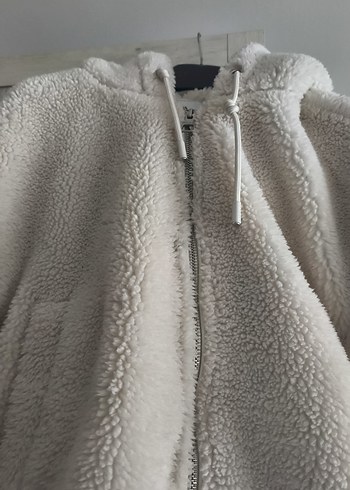 Beyaz Peluş Kapüşonlu Kadın Mont - Görsel 2