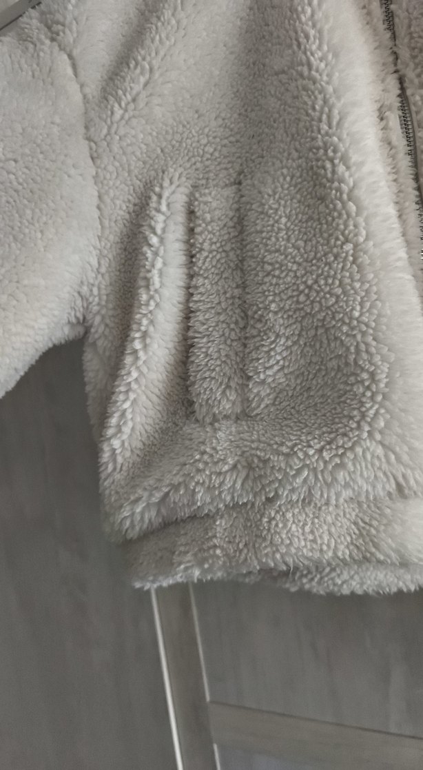 Beyaz Peluş Kapüşonlu Kadın Mont - Görsel 3
