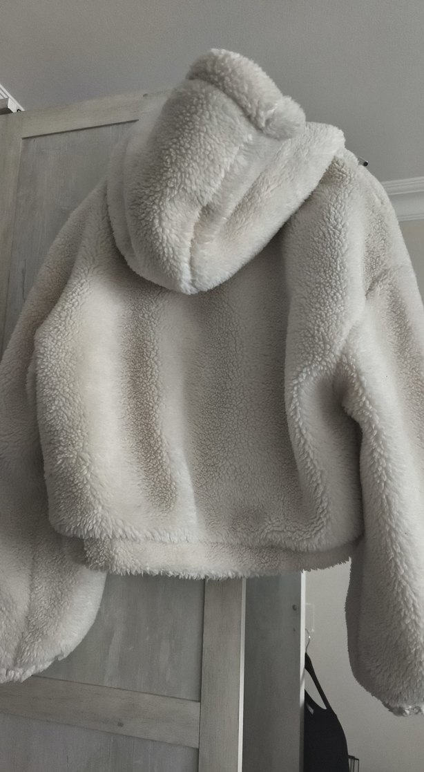 Beyaz Peluş Kapüşonlu Kadın Mont - Görsel 5