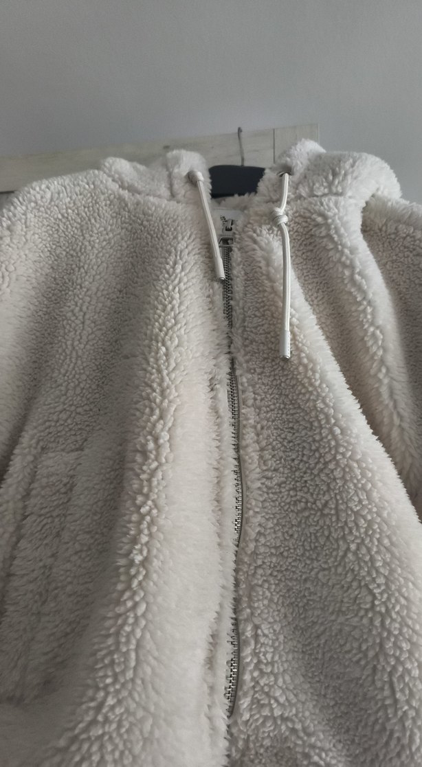 Beyaz Peluş Kapüşonlu Kadın Mont - Görsel 2