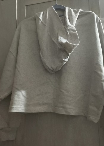 Çok acık gri renk crop kadın kapşonlu sweatshirt - Görsel 4