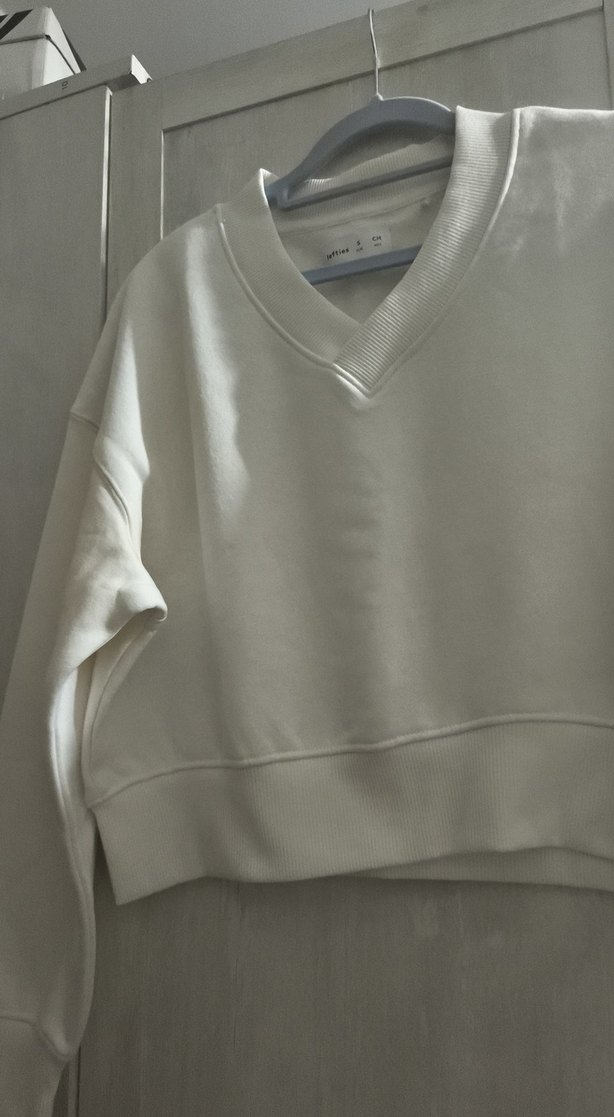 V Yaka Krık beyaz Kadın crop Sweatshirt - Görsel 2