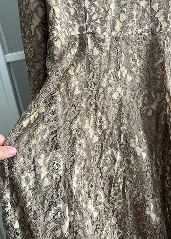 Dantel Detaylı Sütlü Kahverengi Uzun Abiye Elbise - Görsel 6