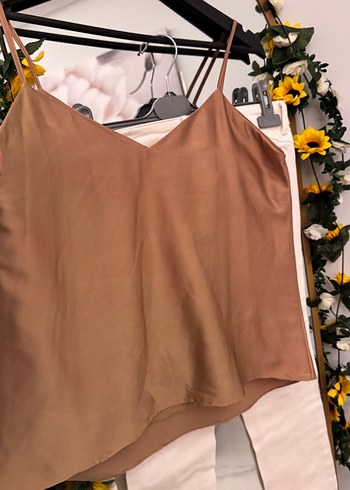 Bej V Yaka Kadın Askılı Bluz - Görsel 3