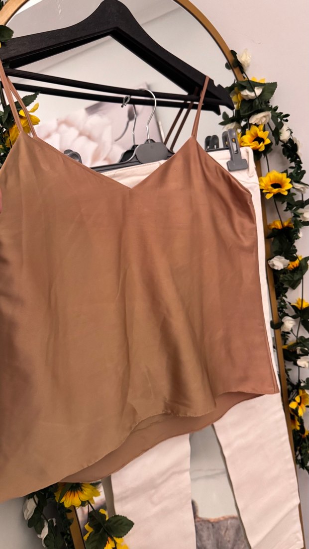 Bej V Yaka Kadın Askılı Bluz - Görsel 3
