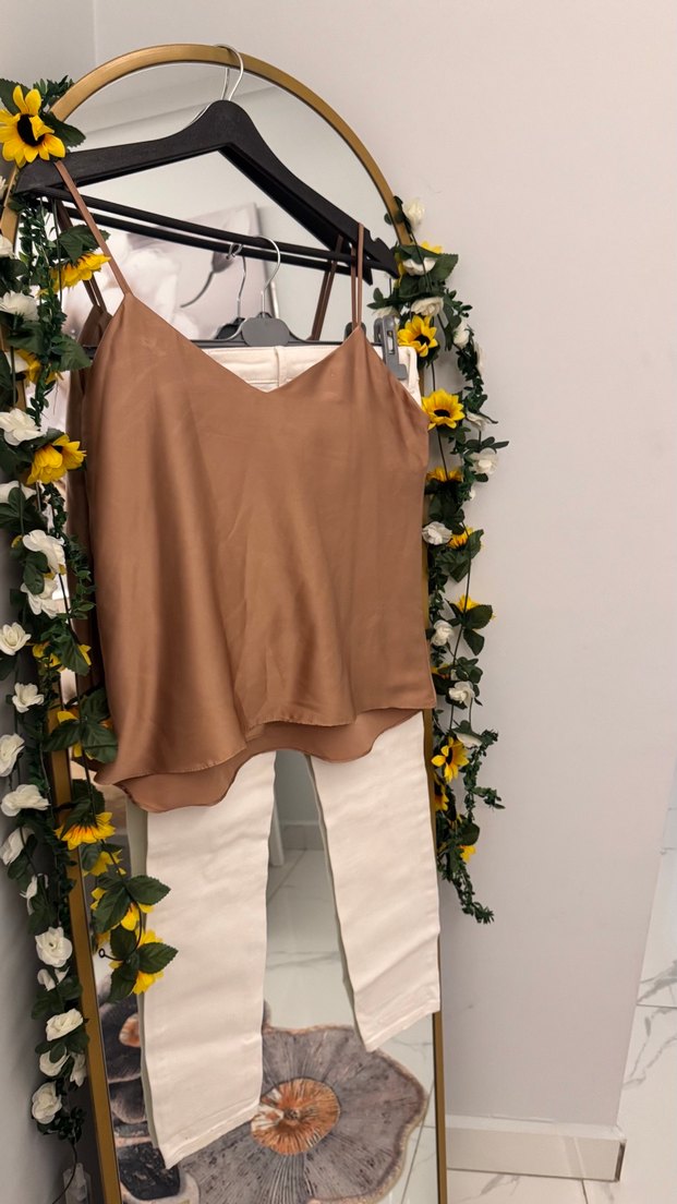 Bej V Yaka Kadın Askılı Bluz - Görsel 2