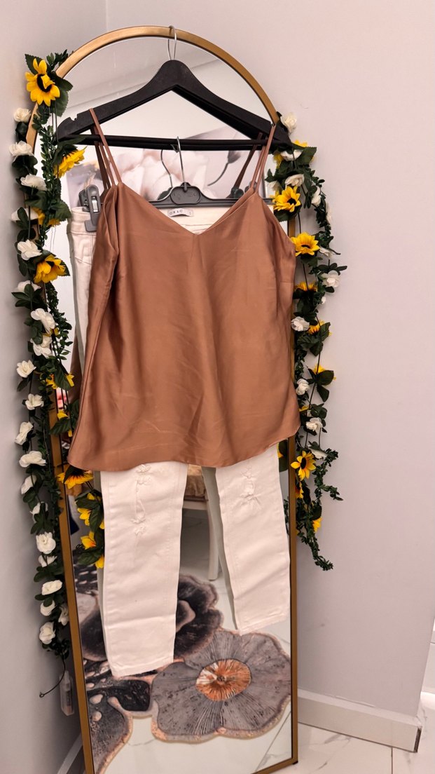 Bej V Yaka Kadın Askılı Bluz - Görsel 5