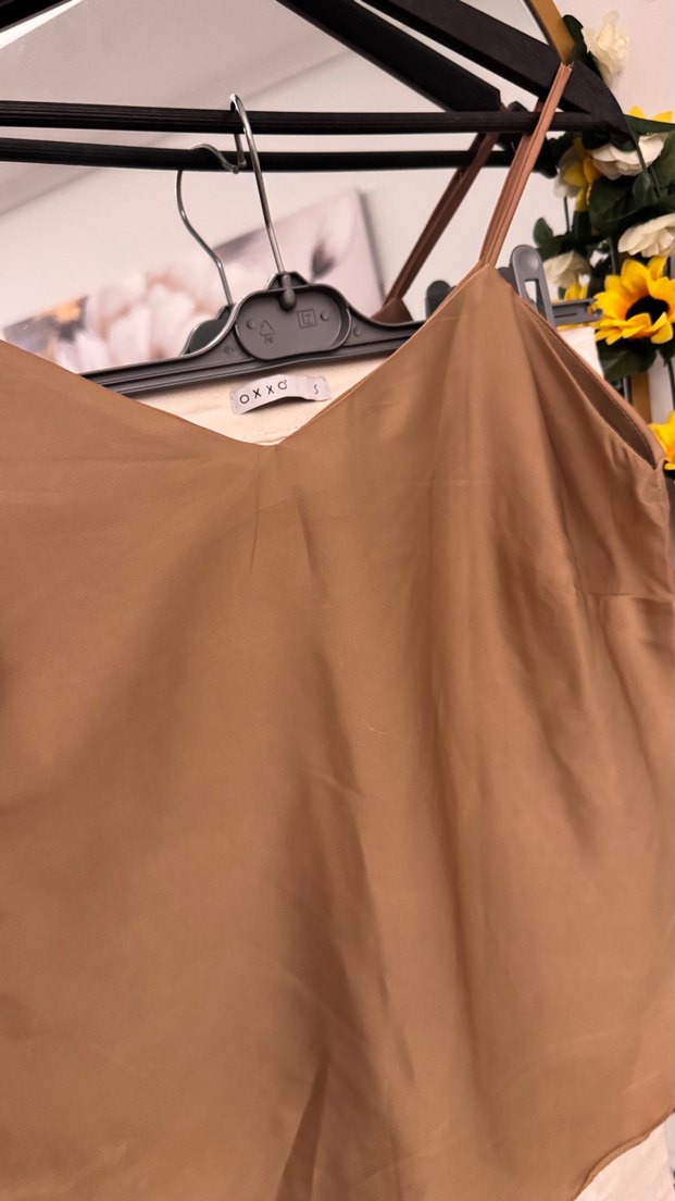 Bej V Yaka Kadın Askılı Bluz - Görsel 4