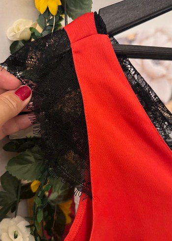 Dantel Detaylı Kırmızı V Yaka Mini Bluz - Görsel 5