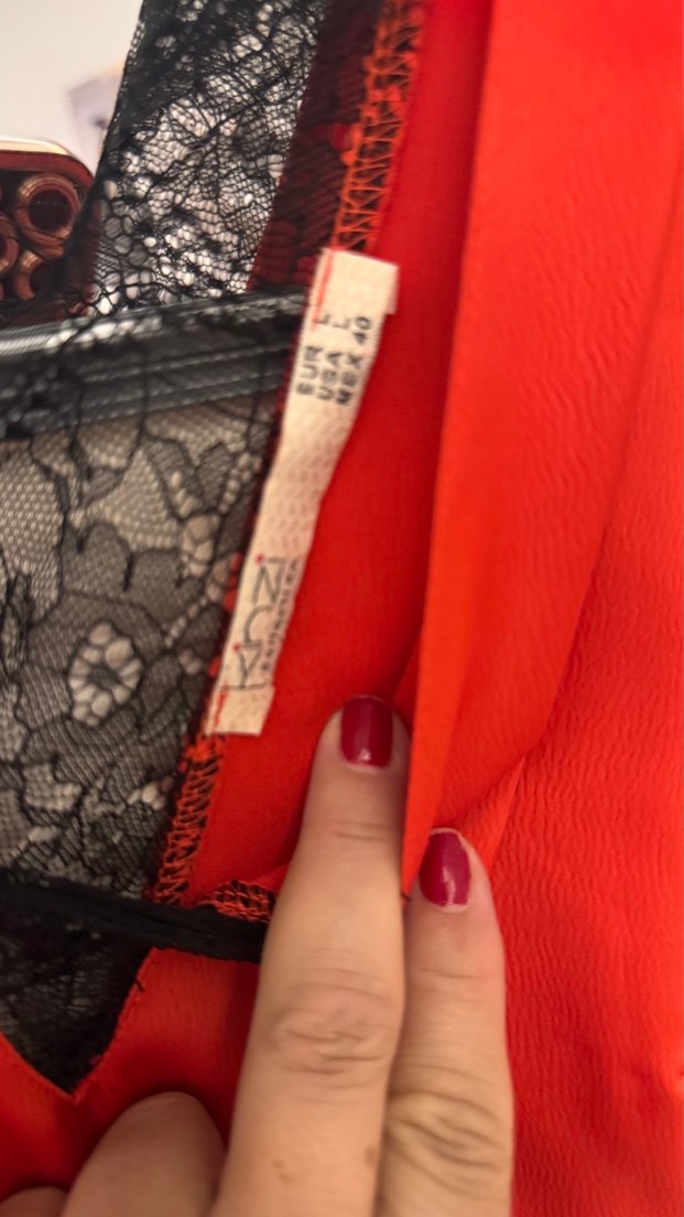 Dantel Detaylı Kırmızı V Yaka Mini Bluz - Görsel 4