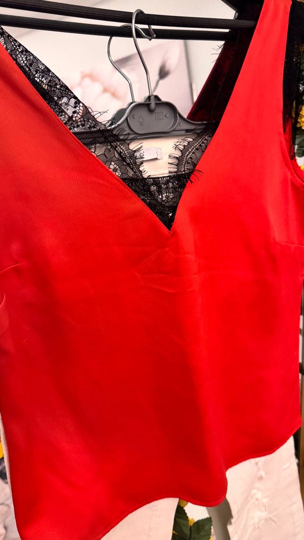 Dantel Detaylı Kırmızı V Yaka Mini Bluz - Görsel 3