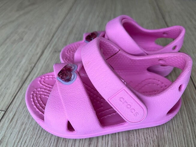 21 Beden Crocs sandalet