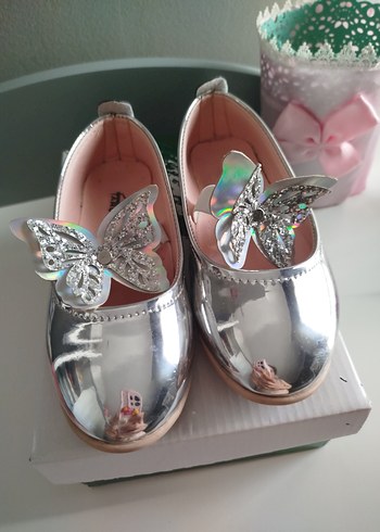 gümüş Renk Kelebek Detaylı Kız Babet - Görsel 7