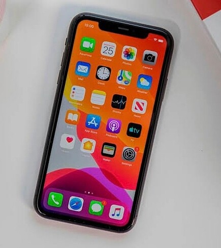 İPhone 11 red - Görsel 2