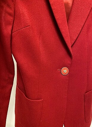 36 Beden kırmızı Renk Çok az kullanılmış kadın blazer ceketi.