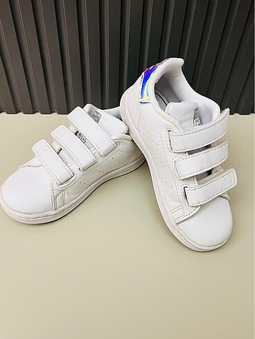 25 Beden beyaz Renk Adidas kız çocuk 25 numara