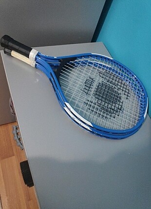 Decathlon iki adet tenis raketi