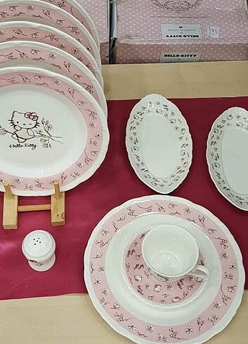 Karaca Hello Kitty Karaca 24 Parça Kahvaltı Takımı 